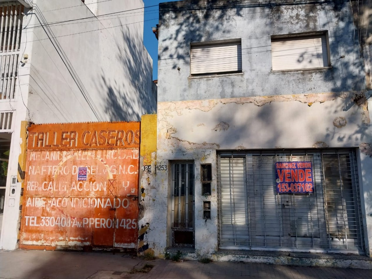 Deposito / Galpon  con local comercial en 2 plantas  a RECICLAR / se acepta propiedad por el 50% o vehiculos Valor Negociable Se escuchan Ofertas