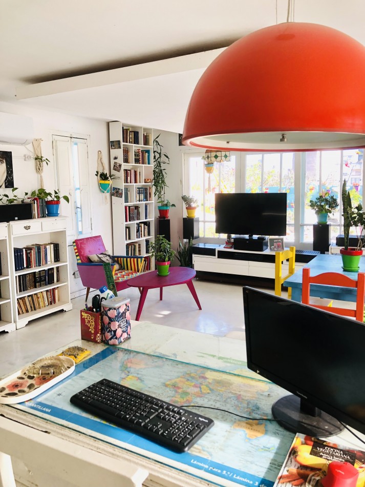Casa en planta alta reciclada a nuevo de estilo artistico /  ideal para familia / estudio / emprendimientos - 320,78 m² - Barrio Abasto