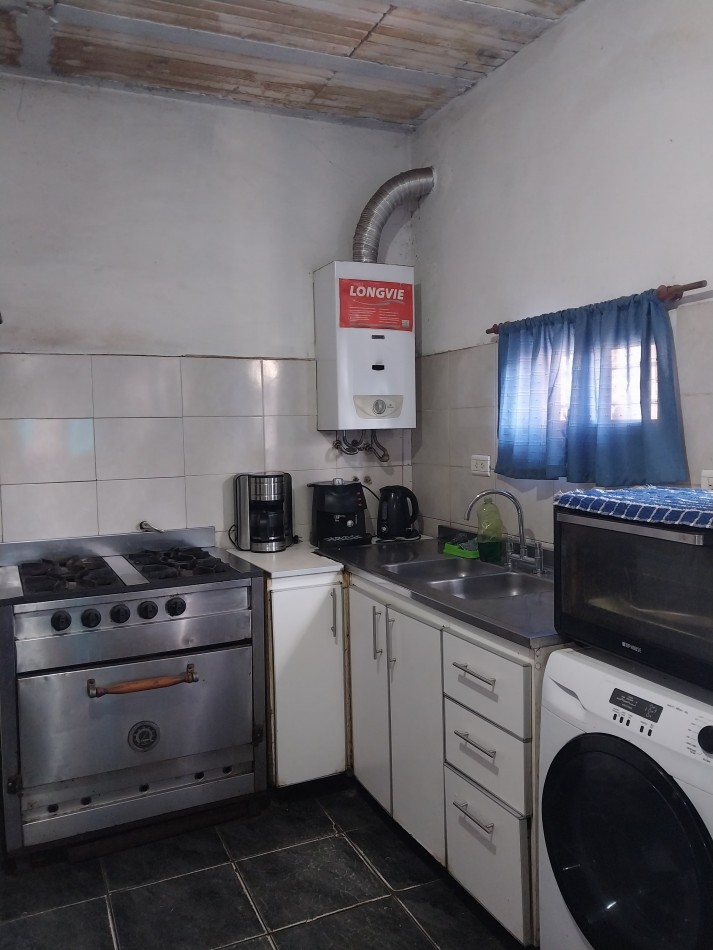 Casa al frente con cochera descubierta para 2 vehiculos de 2 dormitorios con parque  Barrio Parque Hab. Ibarlucea