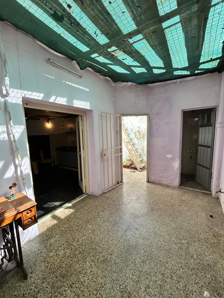 Departamento Interno de Pasillo en 2 plantas con patios  a Remodelar zona centro Mitre al 1400 NO ES PH