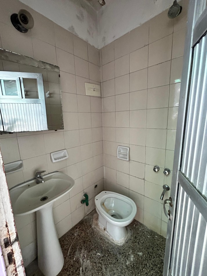 Departamento Interno de Pasillo en 2 plantas con patios  a Remodelar zona centro Mitre al 1400 NO ES PH