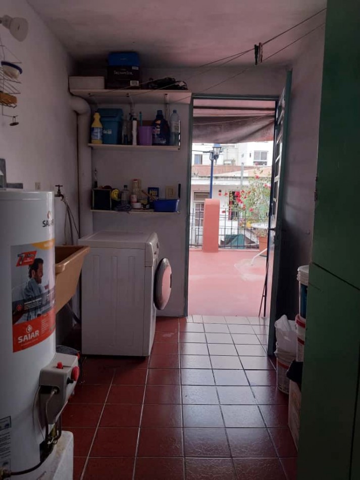 Departamento Interno de Pasillo sin expensas amplio 2 plantas patio terraza asador se aceptar permuta por inferior con patio zona centro