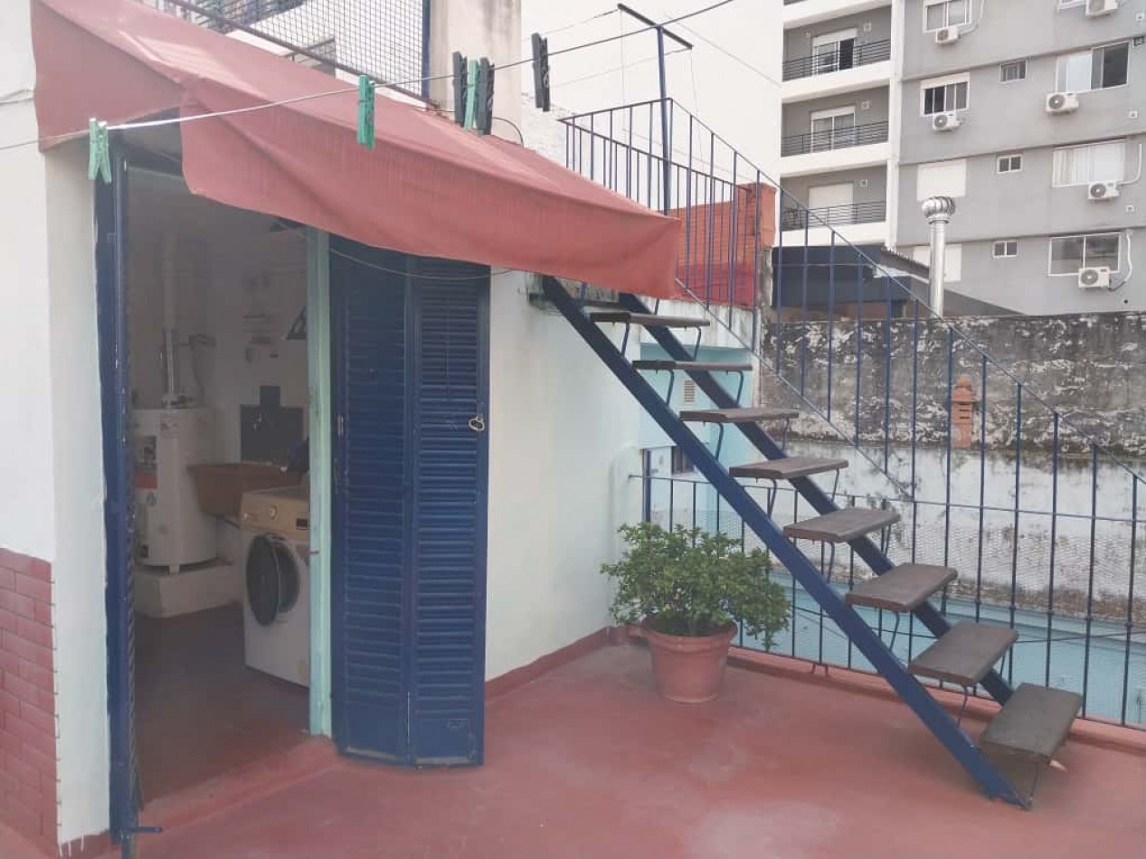 Departamento Interno de Pasillo sin expensas amplio 2 plantas patio terraza asador se aceptar permuta por inferior con patio zona centro