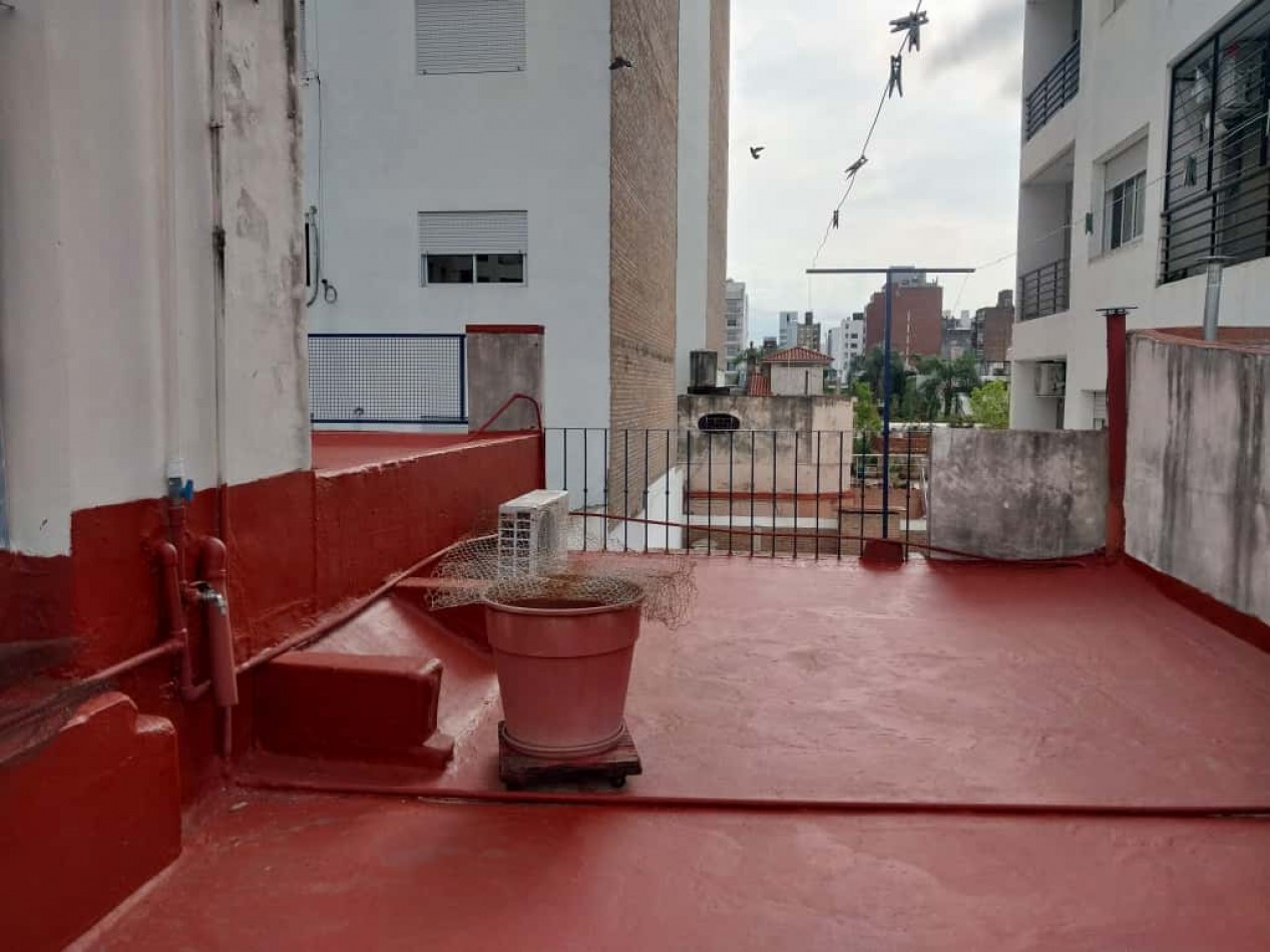 Departamento Interno de Pasillo sin expensas amplio 2 plantas patio terraza asador se aceptar permuta por inferior con patio zona centro