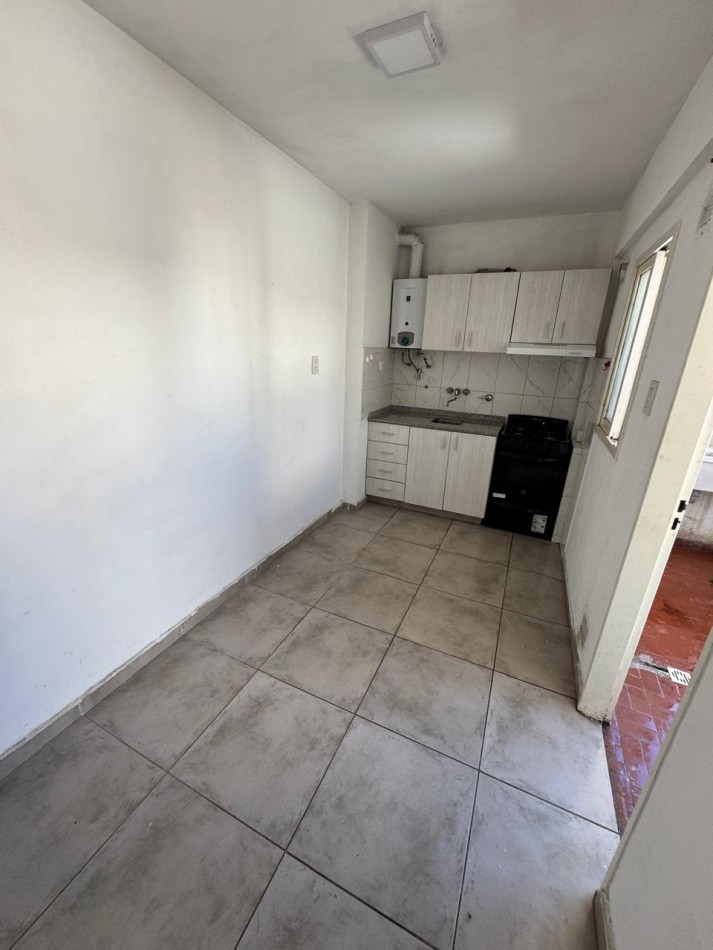 Departamento contrafrente lateral con balcon 1 dormitorios reciclado excelente ubicacion centrica  opcion amoblado bajas expensas