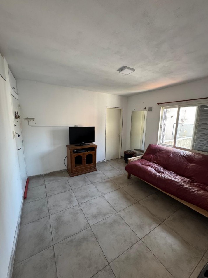 Departamento contrafrente lateral con balcon 1 dormitorios reciclado excelente ubicacion centrica  opcion amoblado bajas expensas