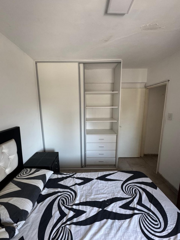 Departamento contrafrente lateral con balcon 1 dormitorios reciclado excelente ubicacion centrica  opcion amoblado bajas expensas