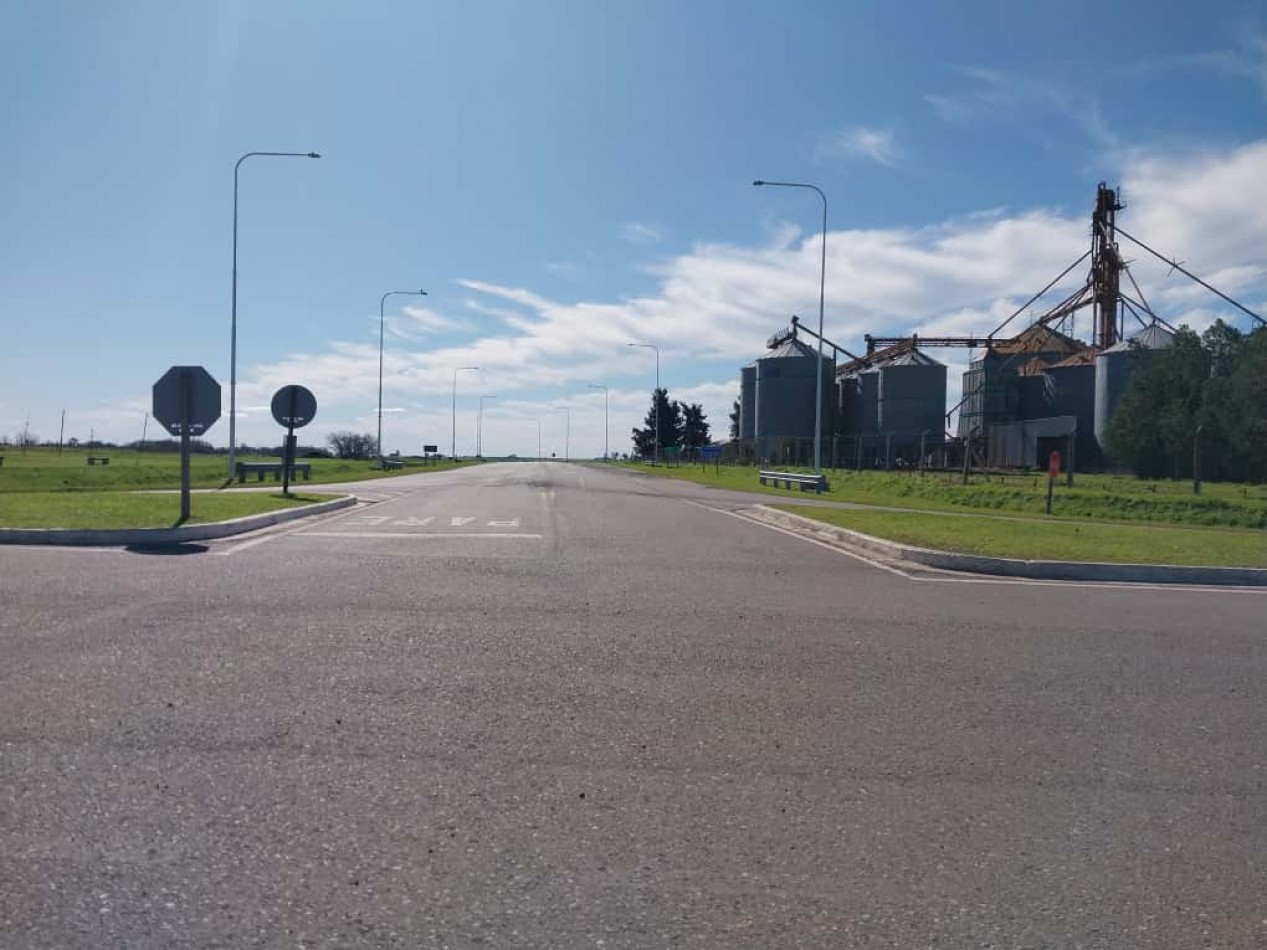 Terrenos de 300 m2 a 500 m2 con una entrega , cuotas fijas  amplia financiacion  en pesos / se Acepta vehiculo en parte de pago