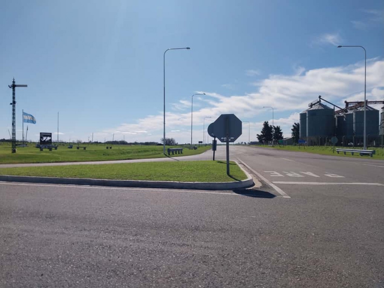 Terrenos de 300 m2 a 500 m2 con una entrega , cuotas fijas  amplia financiacion  en pesos / se Acepta vehiculo en parte de pago