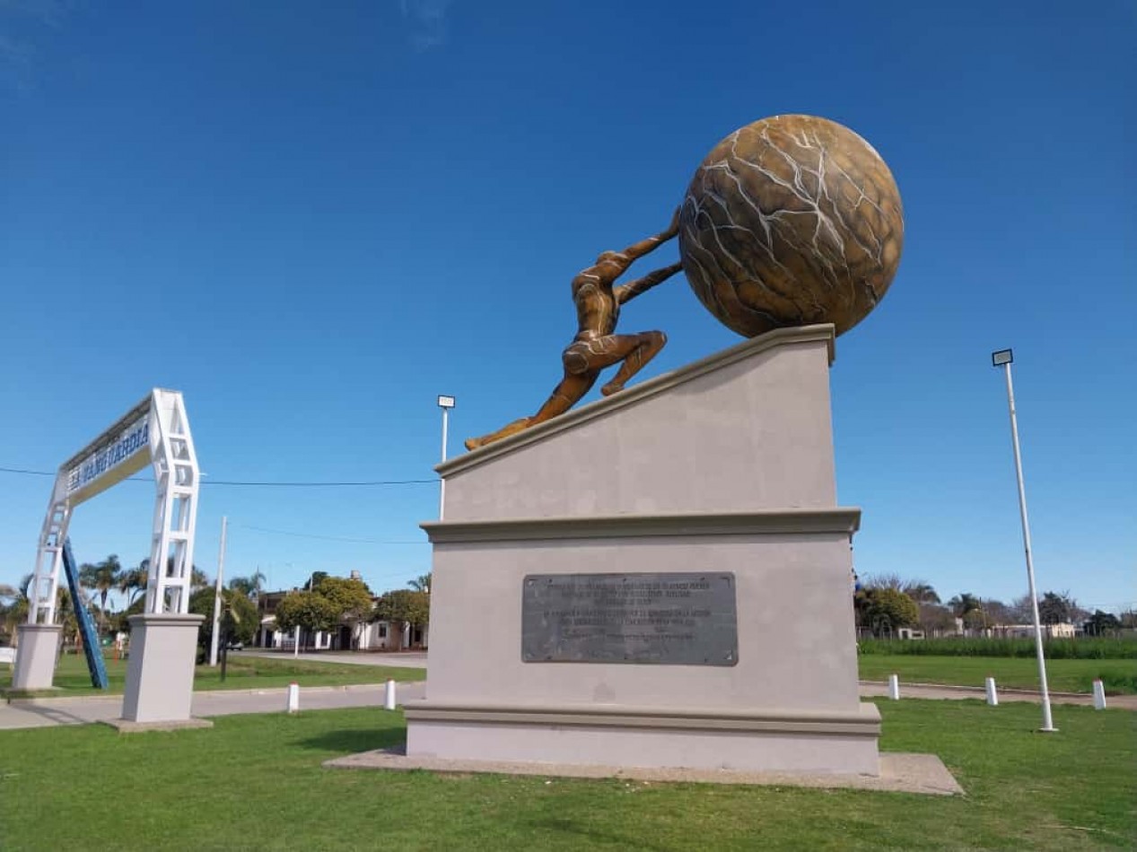 Terrenos de 300 m2 a 500 m2 con una entrega , cuotas fijas  amplia financiacion  en pesos / se Acepta vehiculo en parte de pago