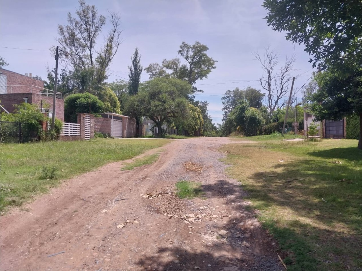 Casa con salida al Rio Carcaraña con una hermosa vista emplazada en 990 m2 con 2 ingresos mas pileta  ideal para un emprendimiento