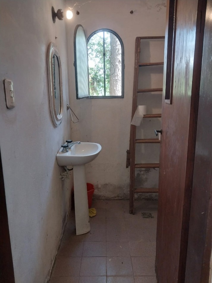 Casa con salida al Rio Carcaraña con una hermosa vista emplazada en 990 m2 con 2 ingresos mas pileta  ideal para un emprendimiento