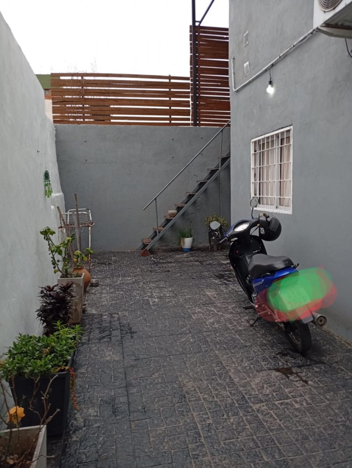 2 Departamentos internos de pasillo unico resuelto en planta baja y alta. reciclado . ideal inversion Zona Norte se escuchan ofertas