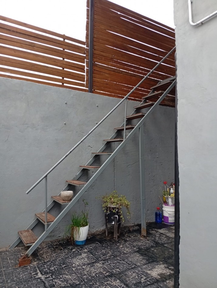 2 Departamentos internos de pasillo unico resuelto en planta baja y alta. reciclado . ideal inversion Zona Norte se escuchan ofertas