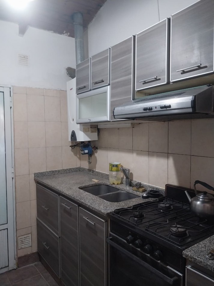 Casa en esquina  con 3 ingresos, cochera posibilidad local comercial 3 dormitorios patio parrillero Ideal emprendimientos valor negociable