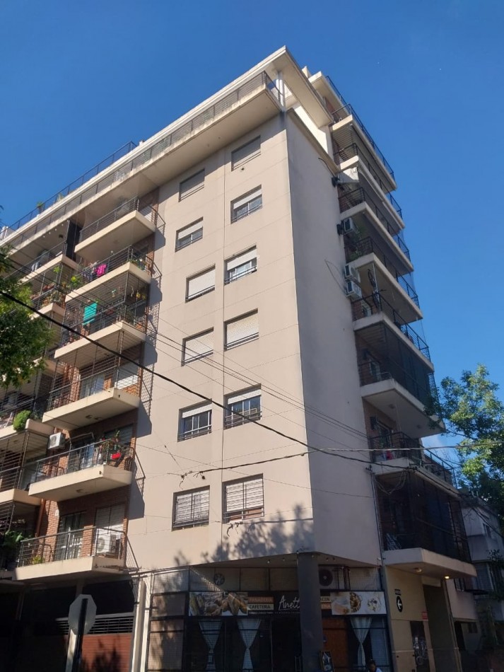 Departamento 1 dormitorio al frente lateral cerca de facultades y avenida Pellegrini Ayacucho 2005