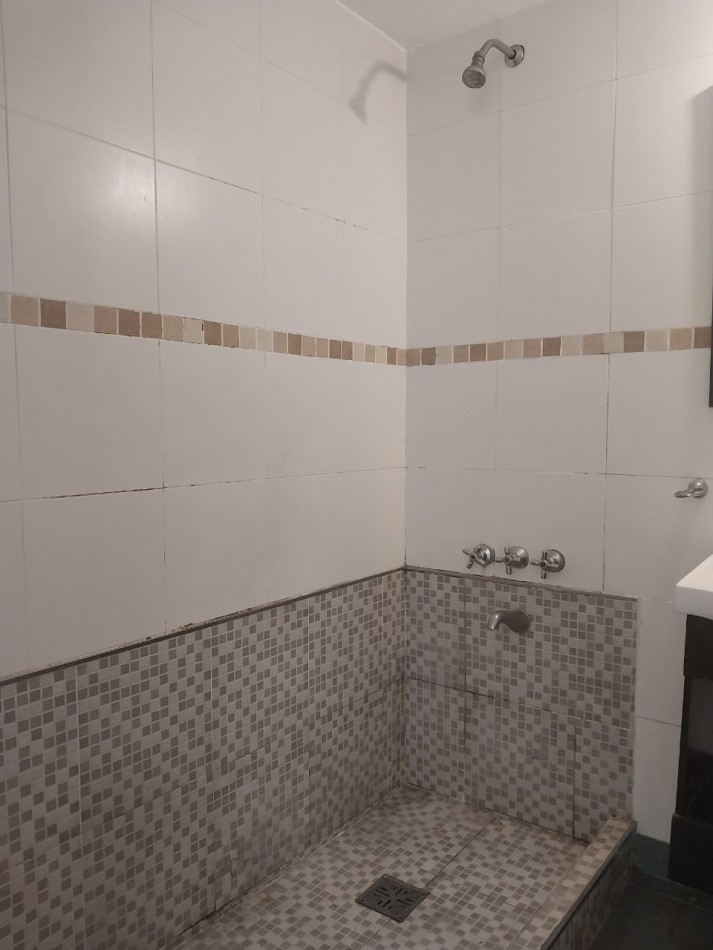 Departamento 1 dormitorio al frente lateral cerca de facultades y avenida Pellegrini Ayacucho 2005