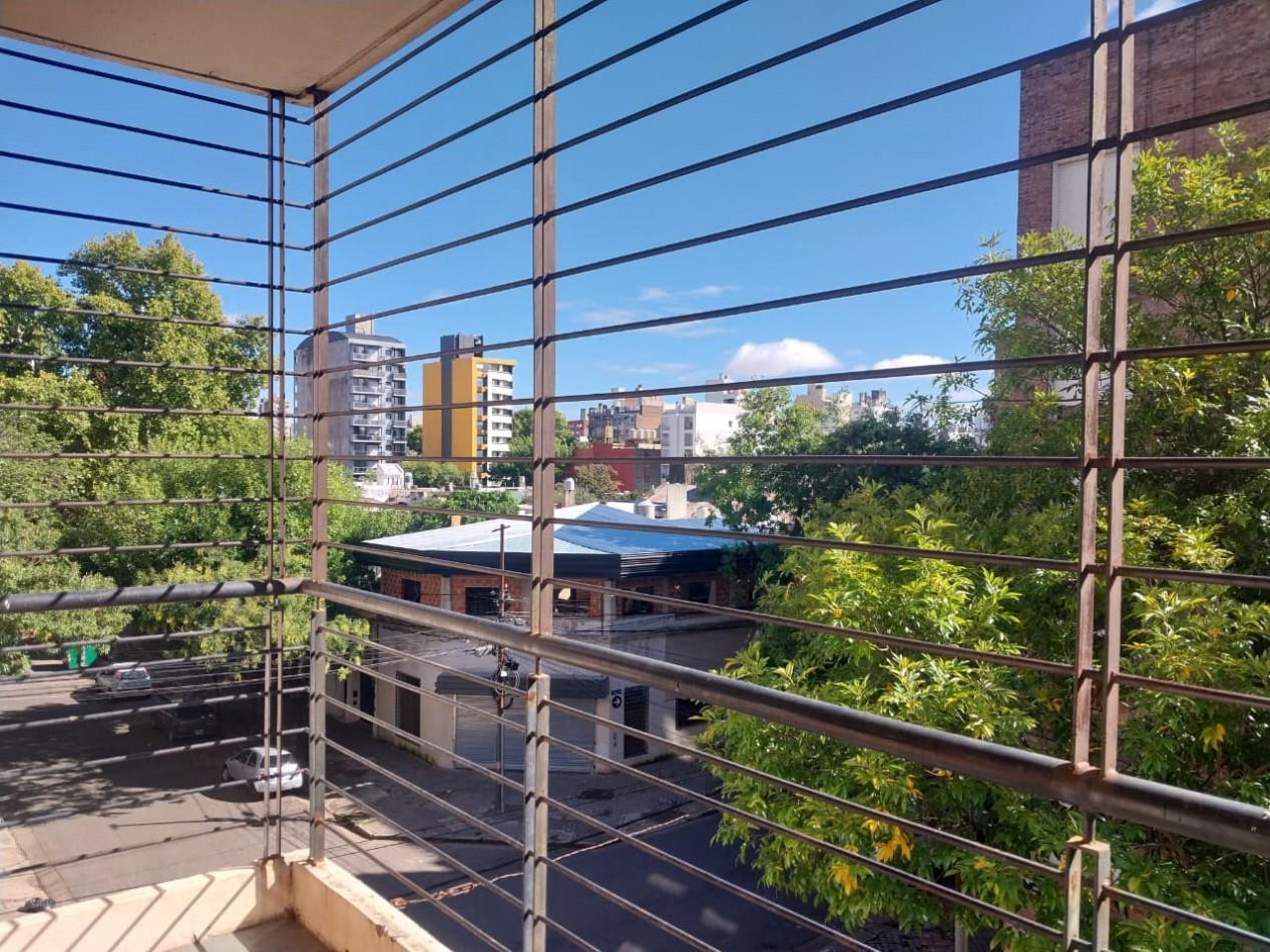 Departamento 1 dormitorio al frente lateral cerca de facultades y avenida Pellegrini Ayacucho 2005