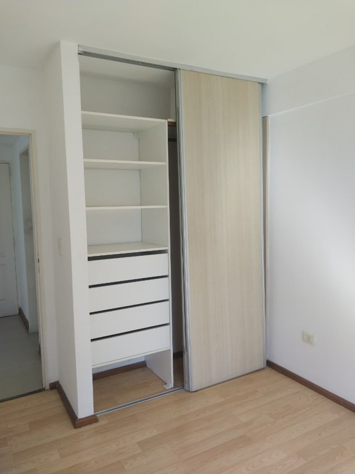 Departamento 1 dormitorio al frente lateral cerca de facultades y avenida Pellegrini Ayacucho 2005