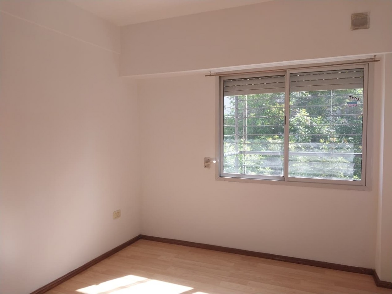 Departamento 1 dormitorio al frente lateral cerca de facultades y avenida Pellegrini Ayacucho 2005