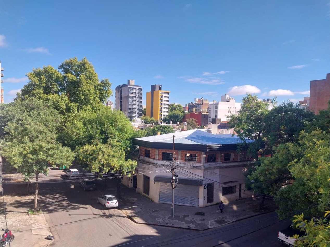 Departamento 1 dormitorio al frente lateral cerca de facultades y avenida Pellegrini Ayacucho 2005