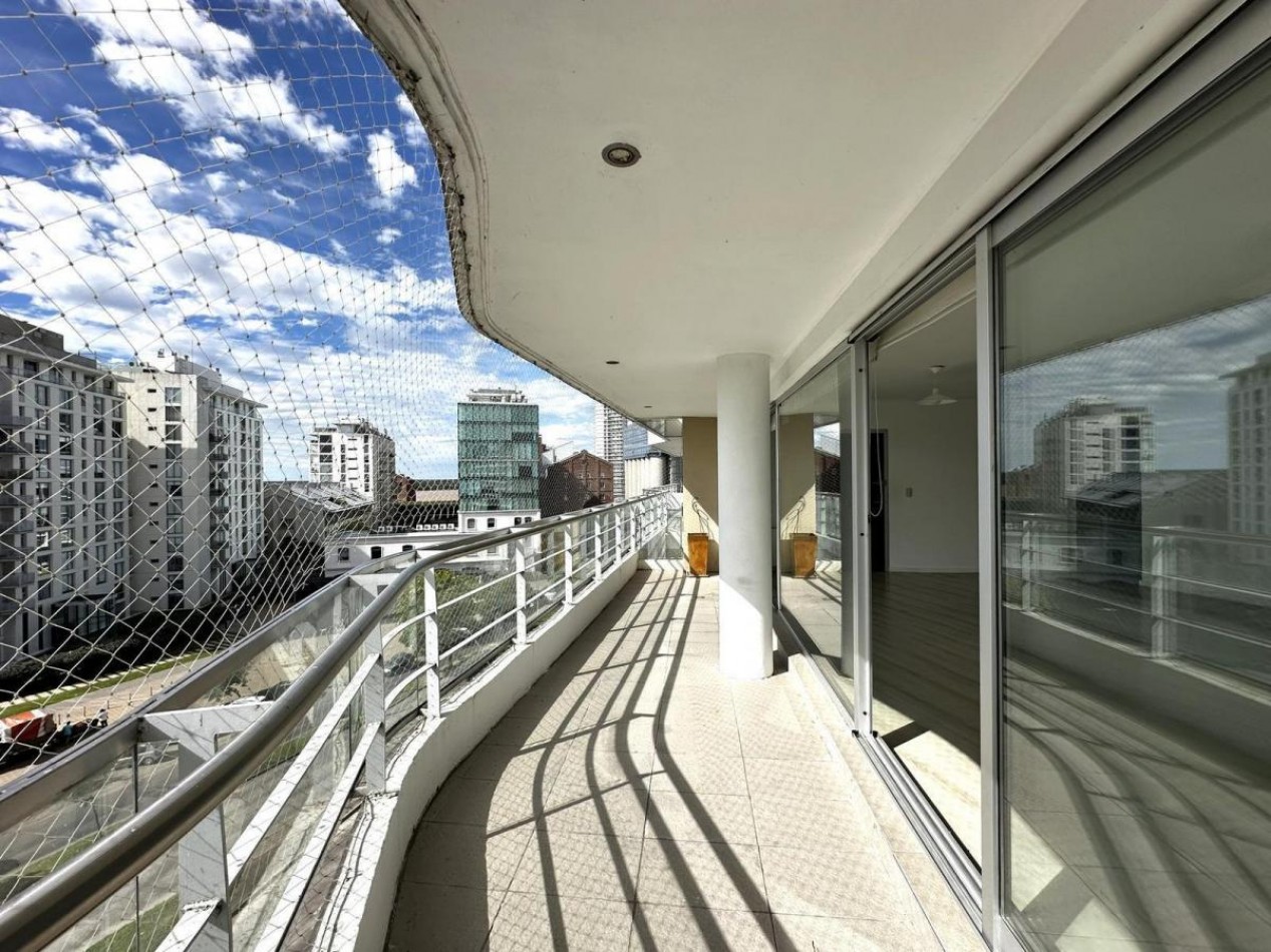 Departamento Semipiso exclusivo al frente en esquina vista total al rio 2 dormitorios con cochera Puerto Norte Posibilidad de ´Permuta en parte de pago