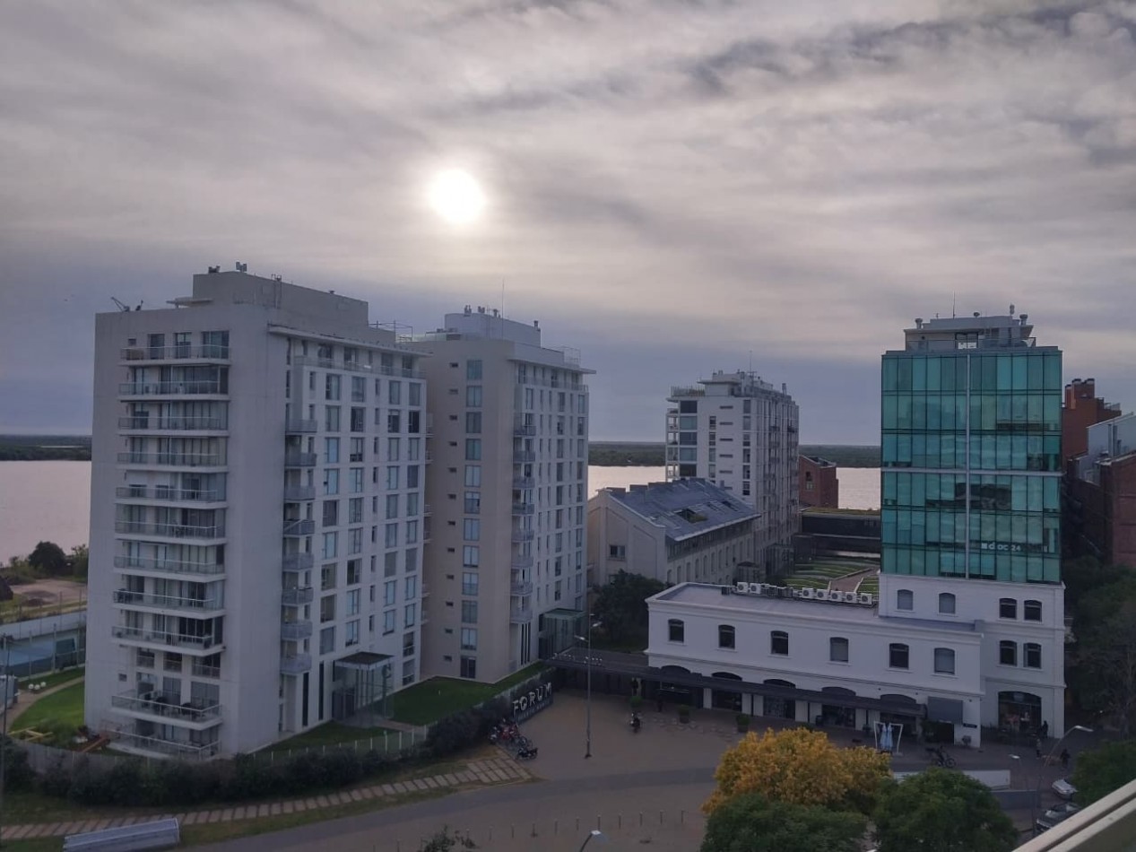 Departamento Semipiso exclusivo al frente en esquina vista total al rio 2 dormitorios con cochera Puerto Norte Posibilidad de ´Permuta en parte de pago