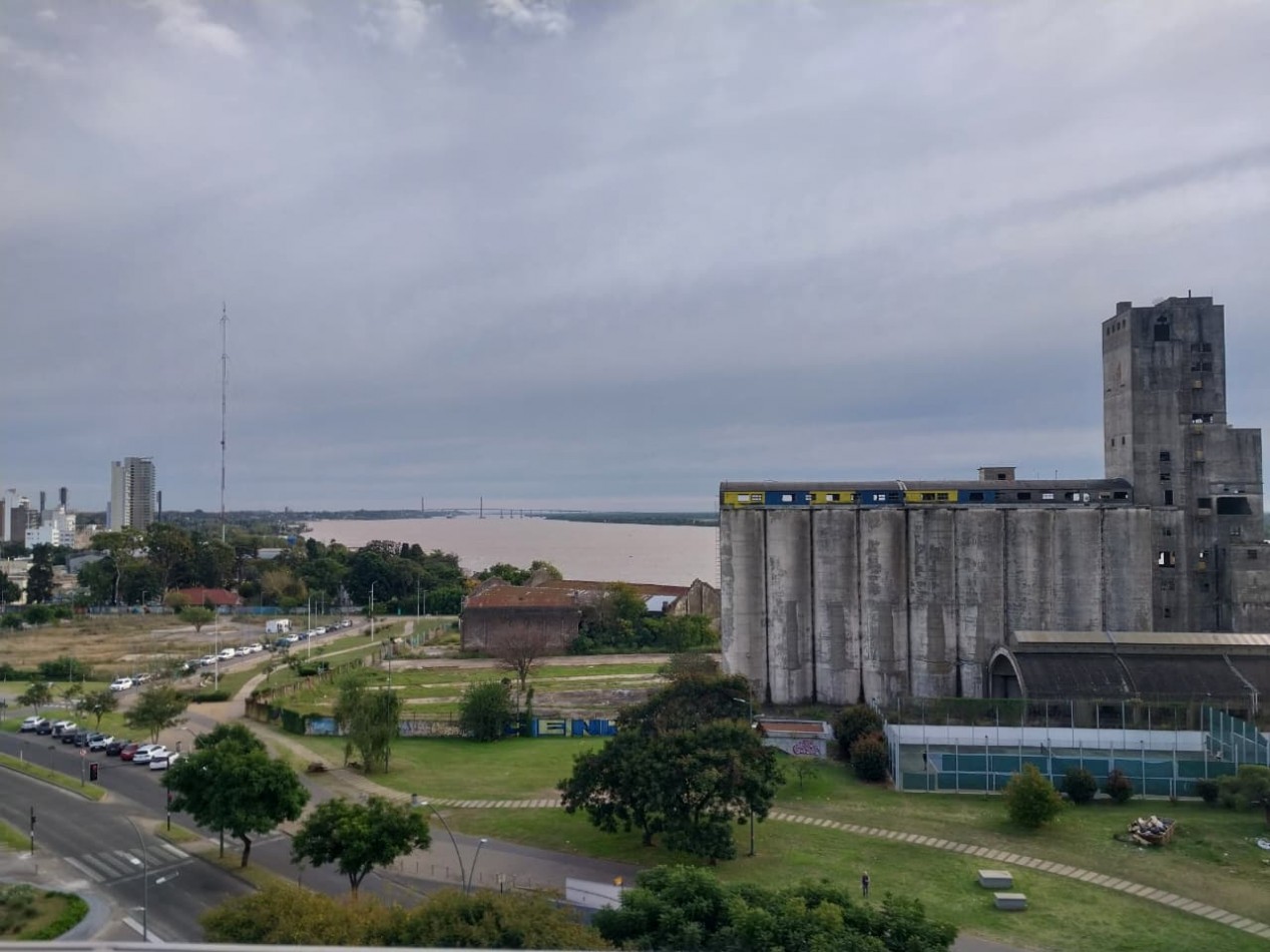 Departamento Semipiso exclusivo al frente en esquina vista total al rio 2 dormitorios con cochera Puerto Norte Posibilidad de ´Permuta en parte de pago