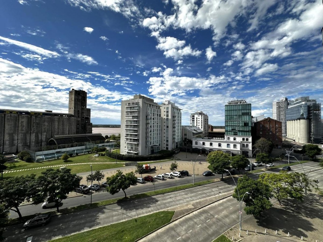 Departamento Semipiso exclusivo al frente en esquina vista total al rio 2 dormitorios con cochera Puerto Norte Posibilidad de ´Permuta en parte de pago