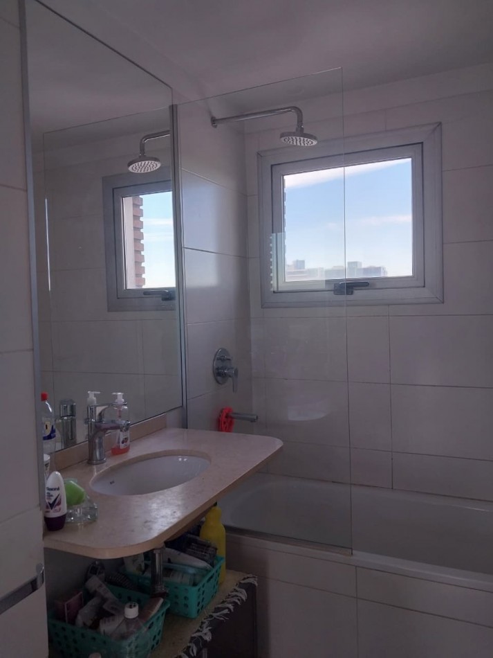 Departamento Semipiso exclusivo al frente en esquina vista total al rio 2 dormitorios con cochera Puerto Norte Posibilidad de ´Permuta en parte de pago