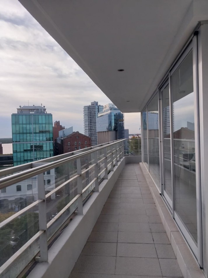 Departamento Semipiso exclusivo al frente en esquina vista total al rio 2 dormitorios con cochera Puerto Norte Posibilidad de ´Permuta en parte de pago