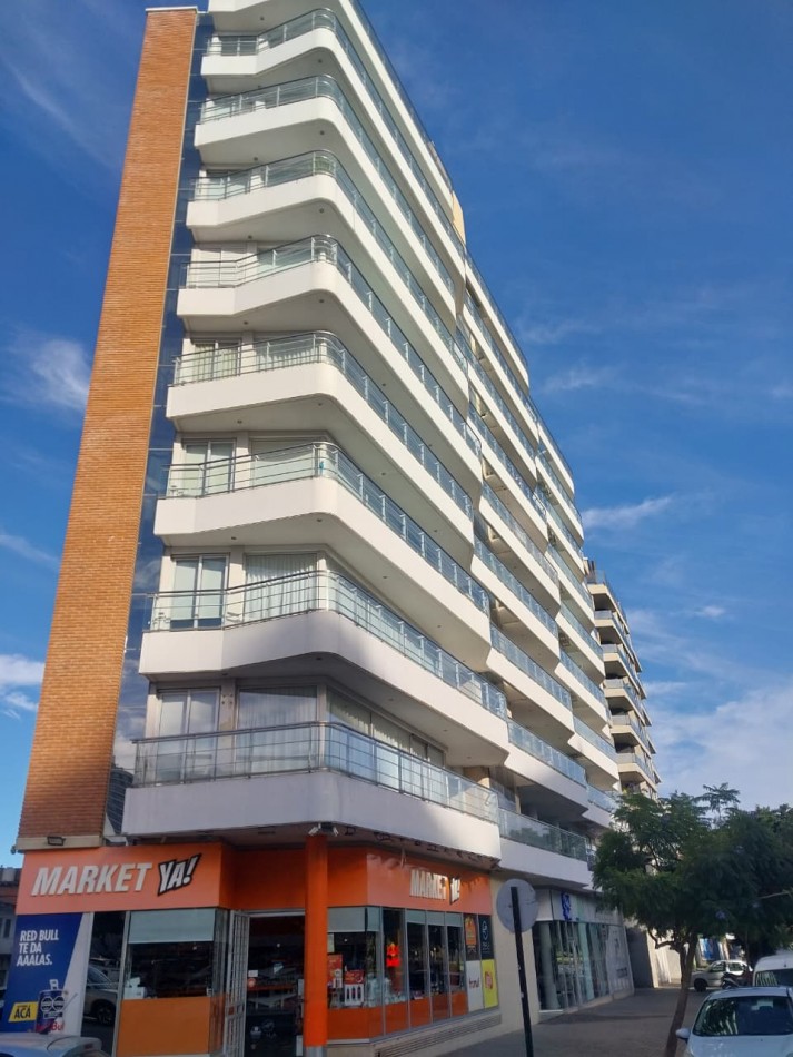 Departamento Semipiso exclusivo al frente en esquina vista total al rio 2 dormitorios con cochera Puerto Norte Posibilidad de ´Permuta en parte de pago