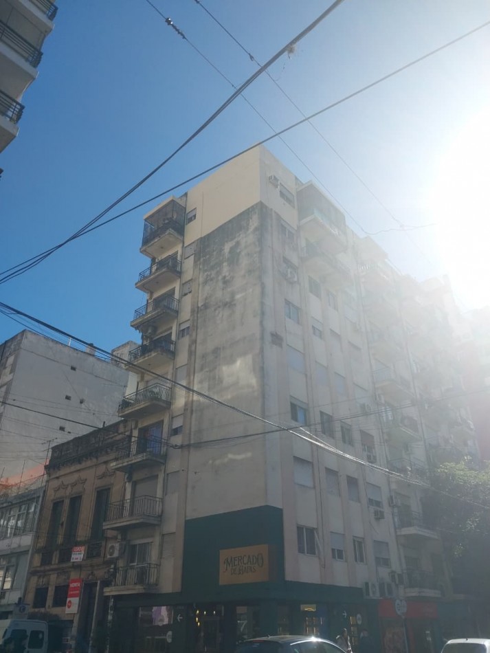 REMATE JUDICIAL - DEPARTAMENTO 2 DORMITORIOS CON COMODIN AL FRENTE A RECICLAR