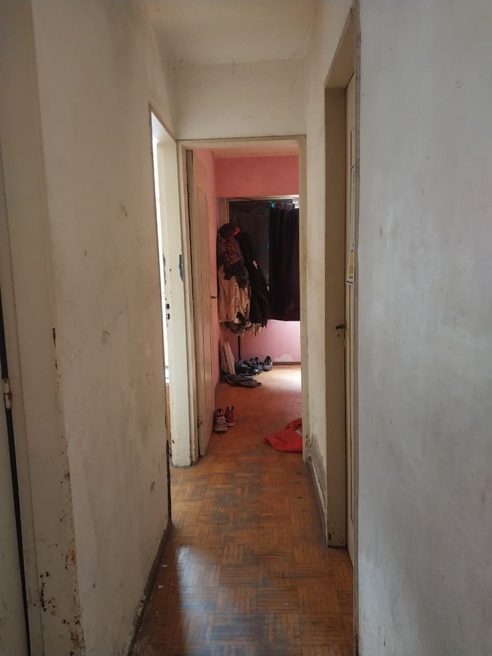REMATE JUDICIAL - DEPARTAMENTO 2 DORMITORIOS CON COMODIN AL FRENTE A RECICLAR