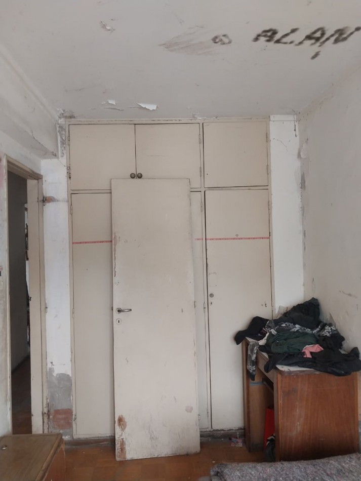 REMATE JUDICIAL - DEPARTAMENTO 2 DORMITORIOS CON COMODIN AL FRENTE A RECICLAR