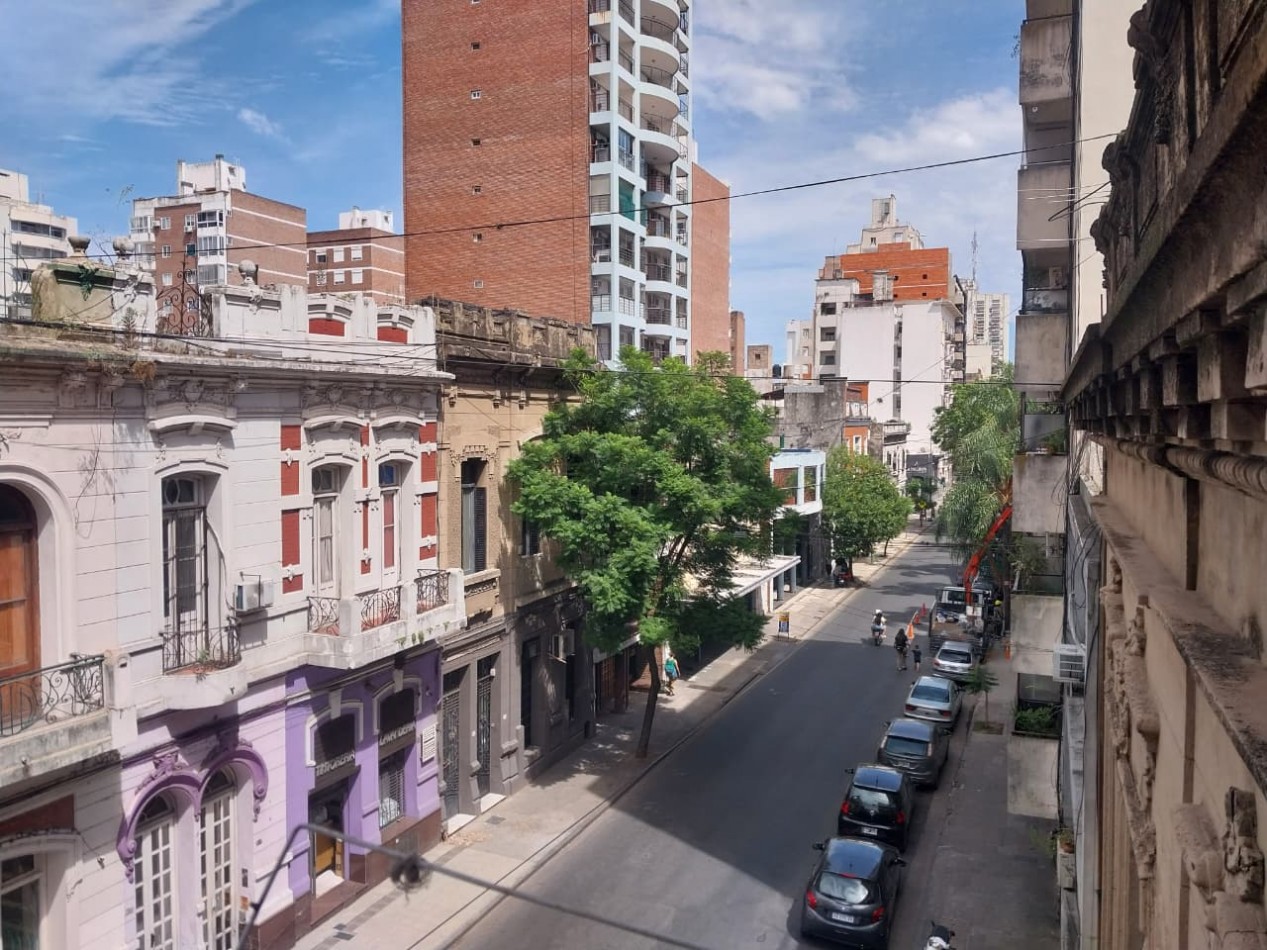 REMATE JUDICIAL - DEPARTAMENTO 2 DORMITORIOS CON COMODIN AL FRENTE A RECICLAR