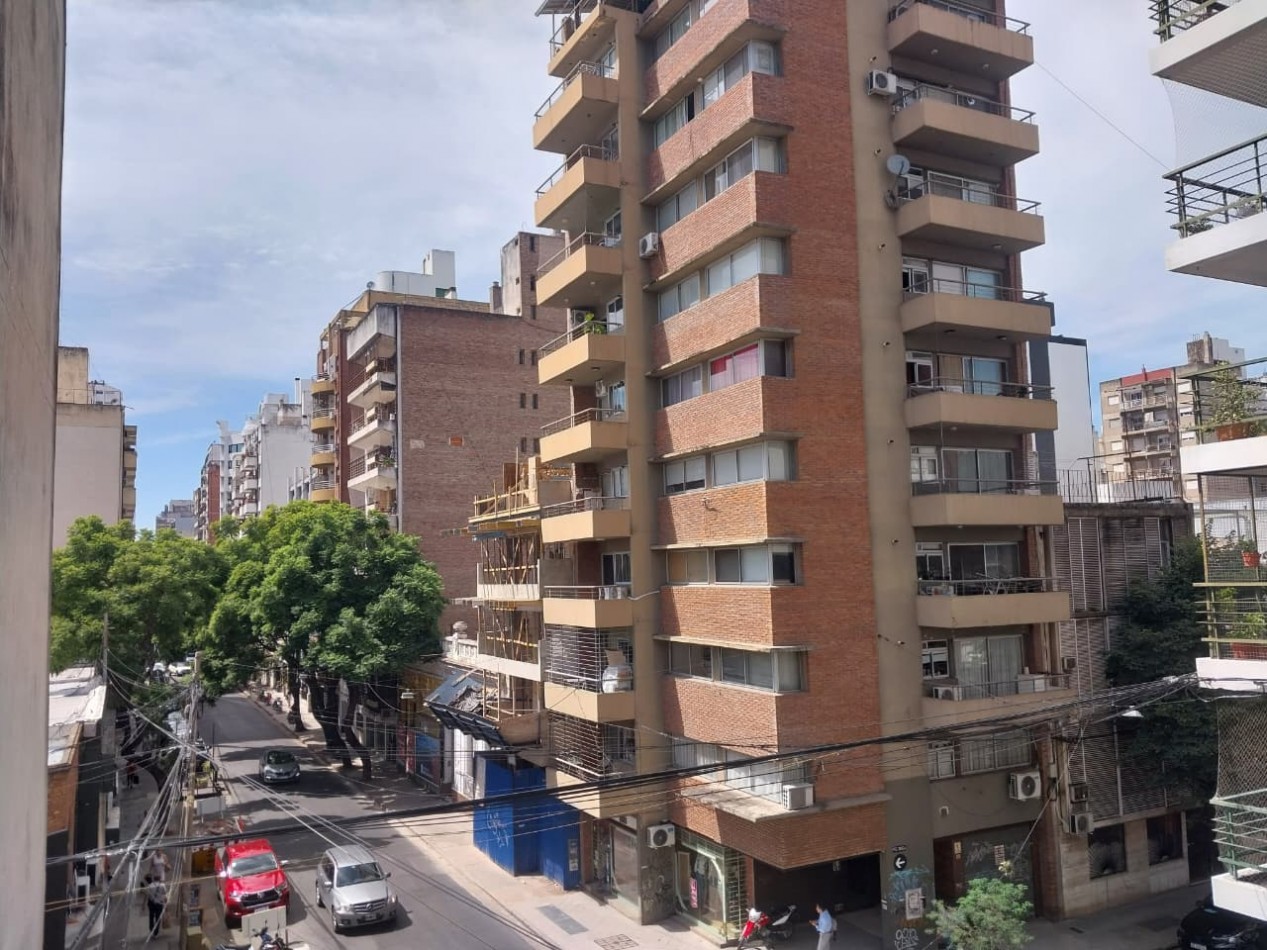 REMATE JUDICIAL - DEPARTAMENTO 2 DORMITORIOS CON COMODIN AL FRENTE A RECICLAR