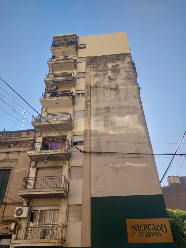REMATE JUDICIAL - DEPARTAMENTO 2 DORMITORIOS CON COMODIN AL FRENTE A RECICLAR