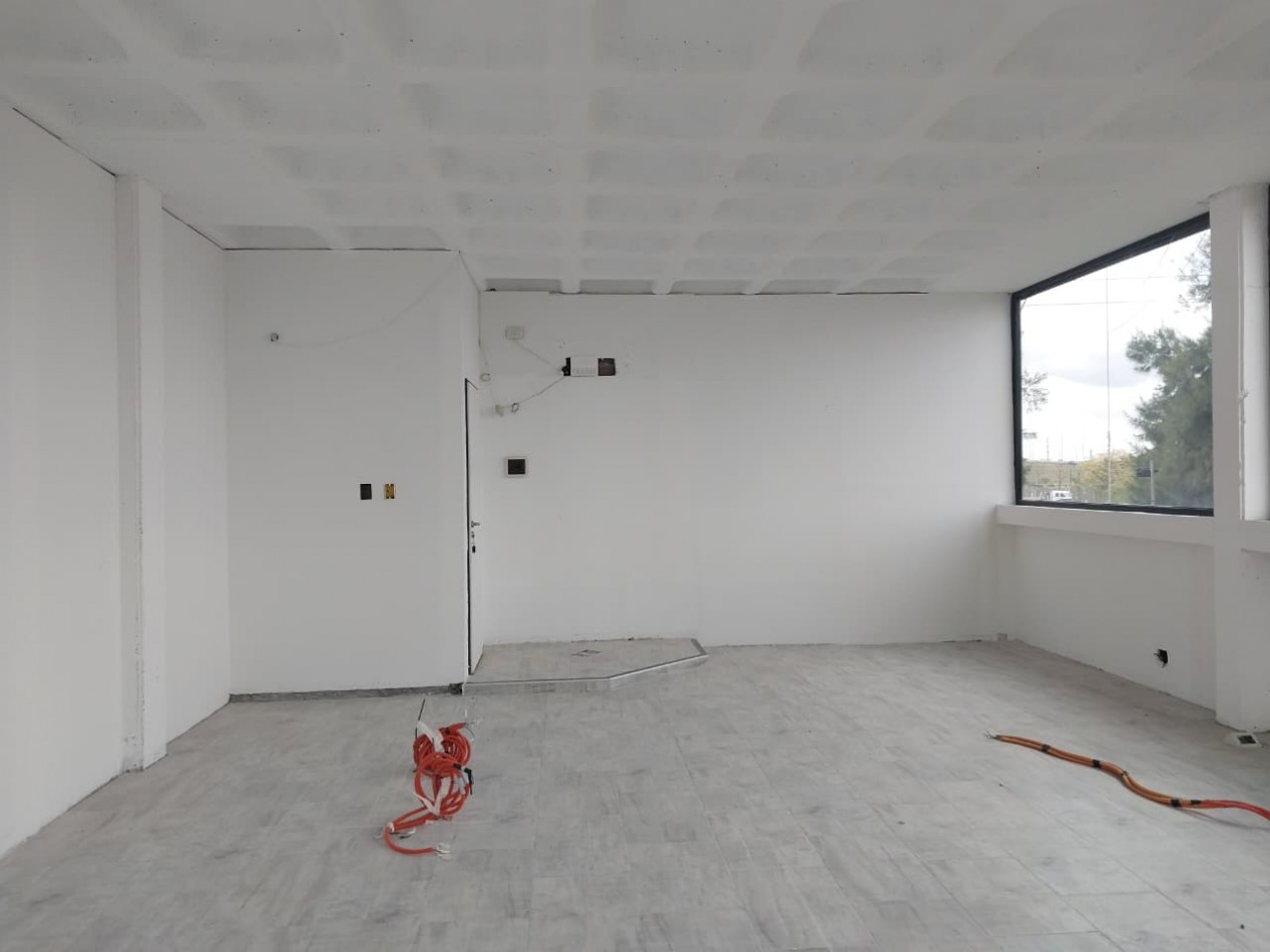 VENTA OFICINAS / ESTUDIO 8 UNIDADES EN SHOPPING PLAZA FISHERTON LIMITE ENTRE FUNES Y ROSARIO