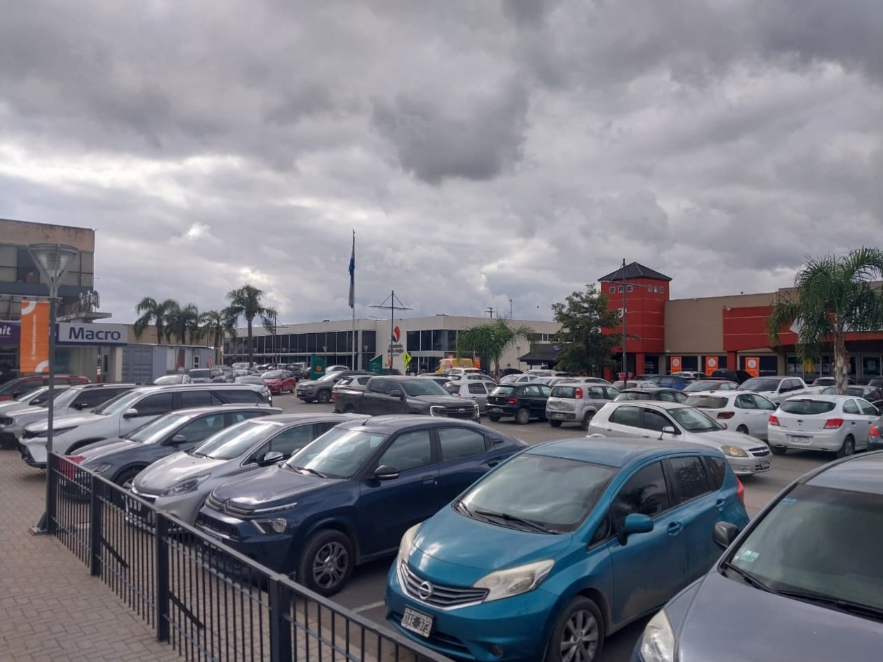 VENTA OFICINAS / ESTUDIO 8 UNIDADES EN SHOPPING PLAZA FISHERTON LIMITE ENTRE FUNES Y ROSARIO