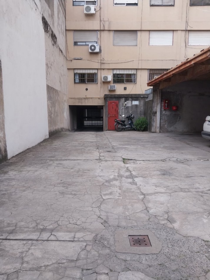 Departamento Semipiso al Frente 2 Dormitorios con Cochera Italia N°164  Valor Negociable