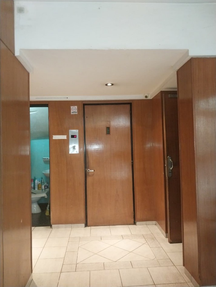 Departamento Semipiso al Frente 2 Dormitorios con Cochera Italia N°164  Valor Negociable