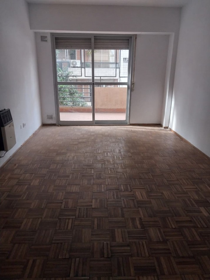 Departamento Semipiso al Frente 2 Dormitorios con Cochera Italia N°164  Valor Negociable