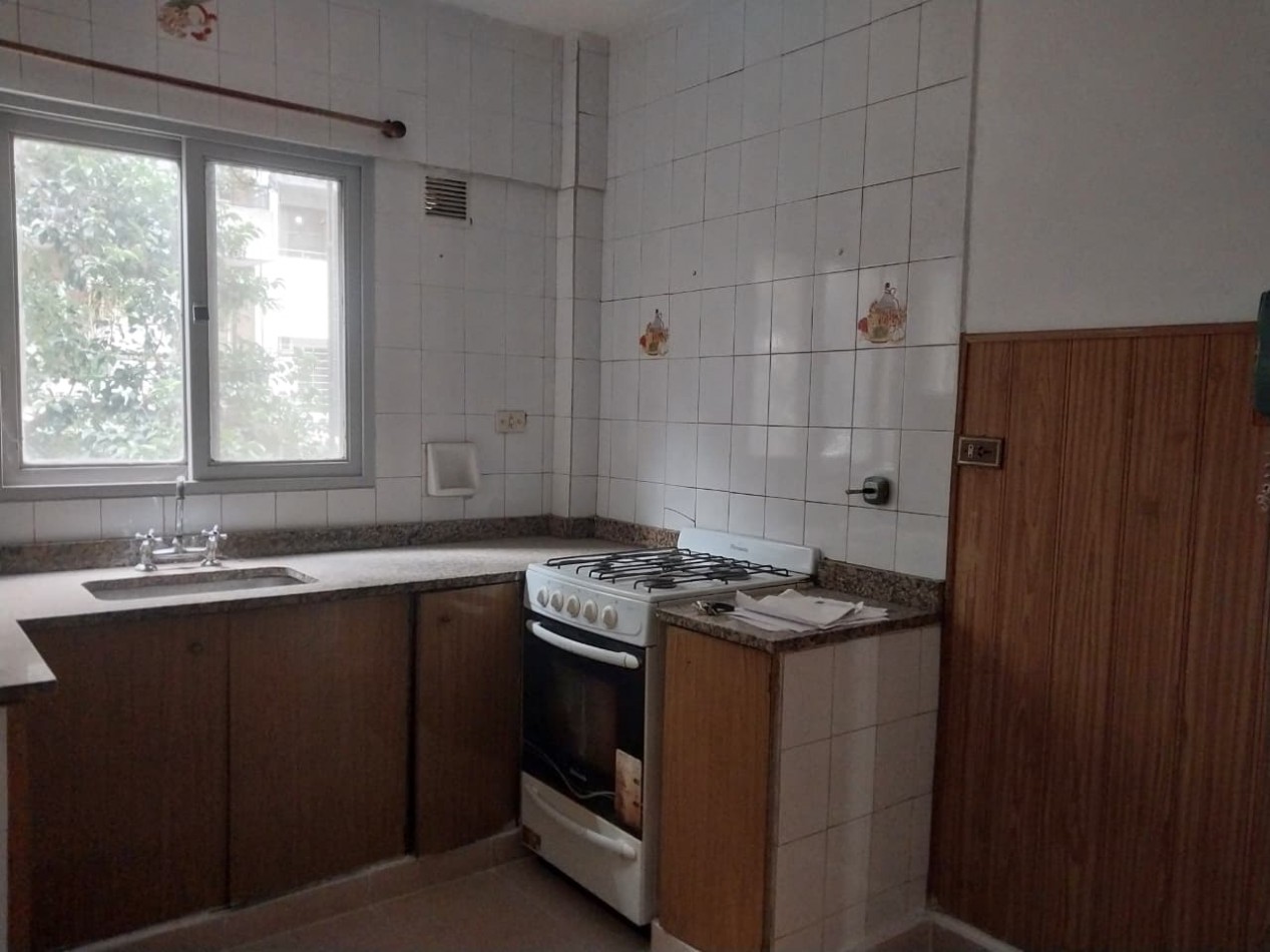 Departamento Semipiso al Frente 2 Dormitorios con Cochera Italia N°164  Valor Negociable