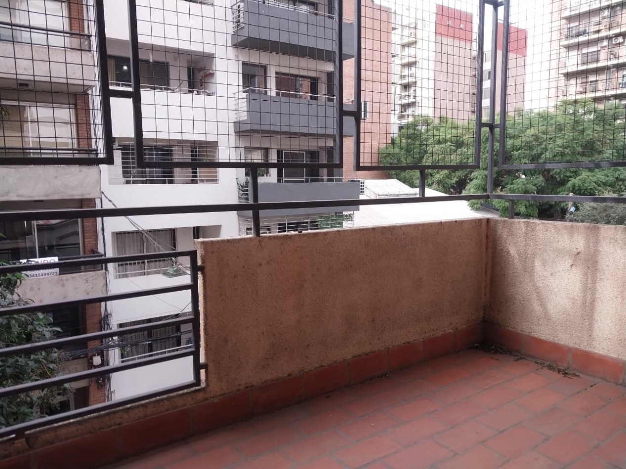 Departamento Semipiso al Frente 2 Dormitorios con Cochera Italia N°164  Valor Negociable