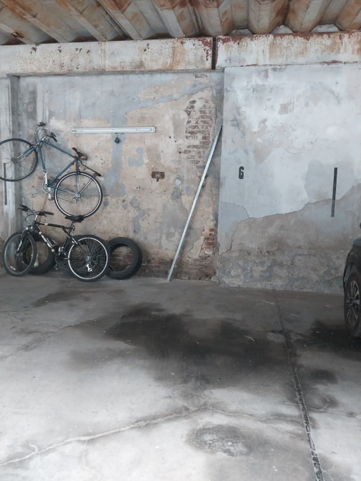 Departamento Semipiso al Frente 2 Dormitorios con Cochera Italia N°164  Valor Negociable