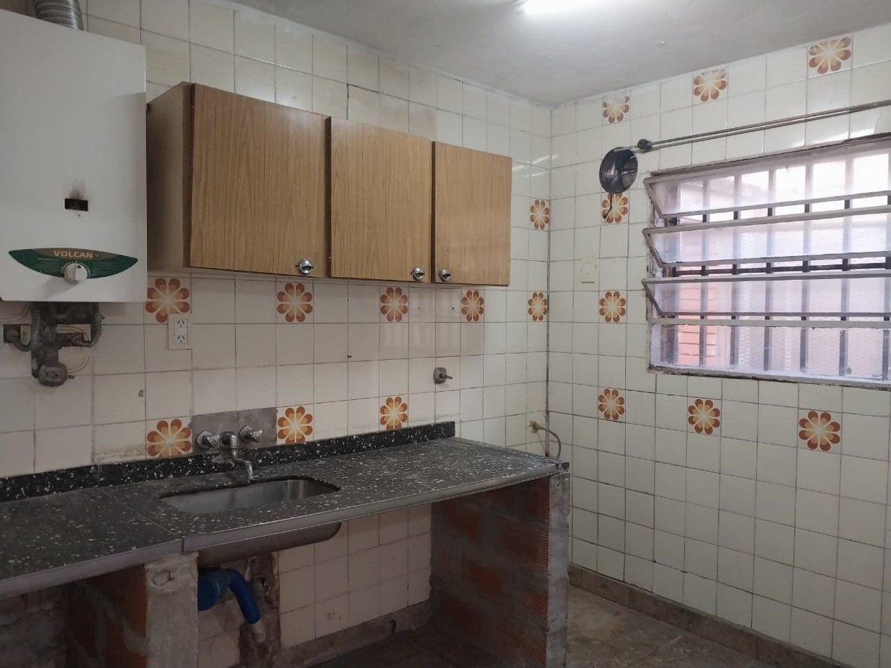 Departamento Interno de Pasillo 3 Dormitorios con Patio y Terraza Zona Sur Crespo 4225 (2 unidades en el mismo) SIN EXPENSAS