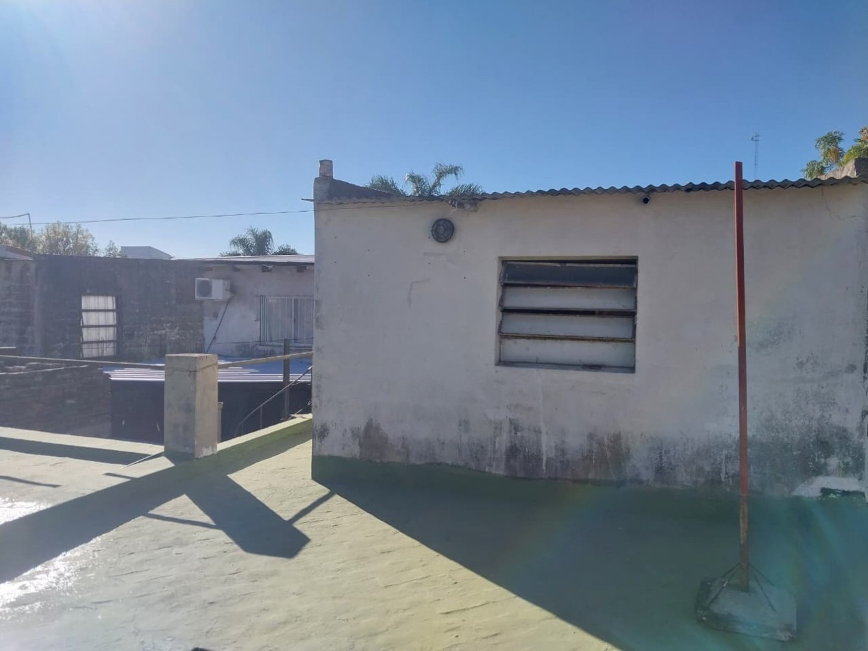 Departamento Interno de Pasillo 3 Dormitorios con Patio y Terraza Zona Sur Crespo 4225 (2 unidades en el mismo) SIN EXPENSAS