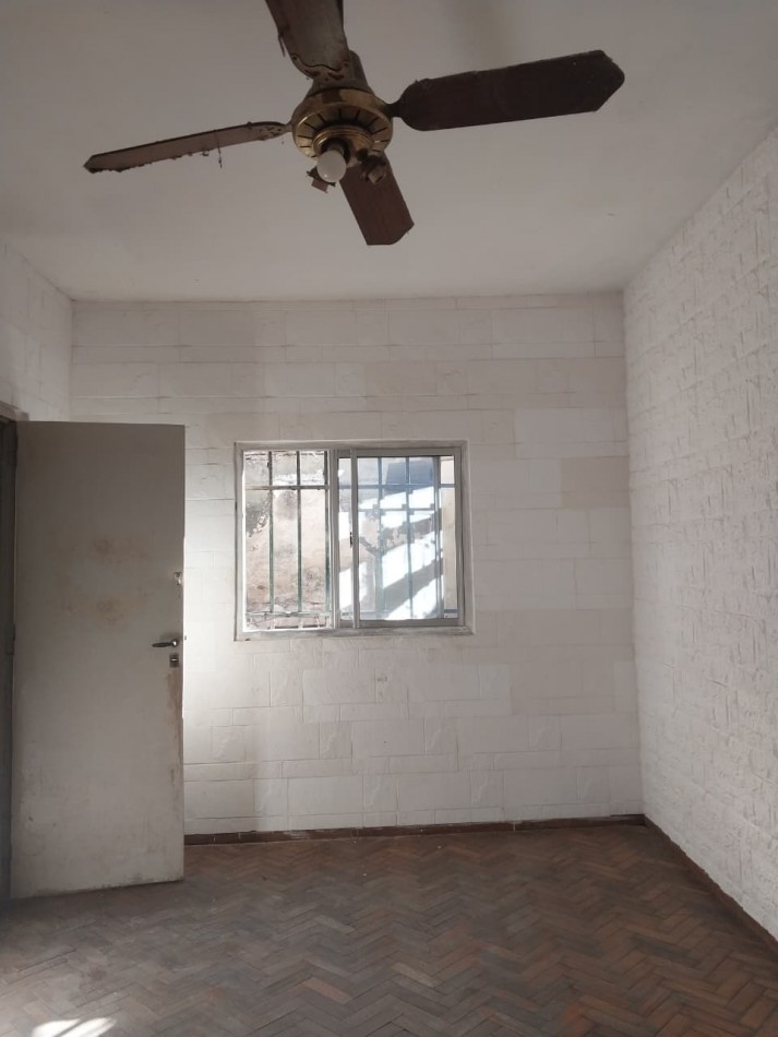 Departamento Interno de Pasillo 3 Dormitorios con Patio y Terraza Zona Sur Crespo 4225 (2 unidades en el mismo) SIN EXPENSAS