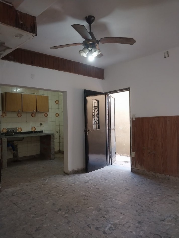 Departamento Interno de Pasillo 3 Dormitorios con Patio y Terraza Zona Sur Crespo 4225 (2 unidades en el mismo) SIN EXPENSAS